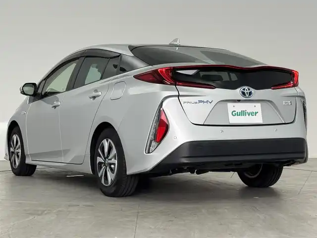 トヨタ プリウス ＰＨＶ S ナビパッケージ 愛知県 2020(令2)年 8.1万km シルバーM ５人乗り/純正11.6インチT-connectSDナビ　　/　　・BT/フルセグ/パノラミックビューモニター/トヨタセーフティセンス/　　・プリクラッシュセーフティ/　　・レーンディパーチャーアラート/　　・オートマチックハイビーム/　　・ロードサインアシスト/　　・先行車発進告知機能/　　・レーントレーシングアシスト/BSM/盗難防止機能/コーナーセンサー/LEDヘッドライト/純正ホイールキャップ/ビルトインETC/ステアリングリモコン/フルフラットシート/純正フロアマット/取扱説明書/スマートキー/スペアキー