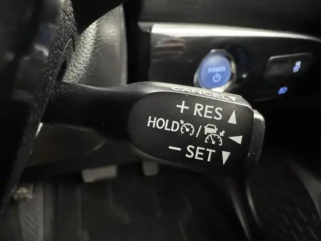 トヨタ プリウス ＰＨＶ S ナビパッケージ 愛知県 2020(令2)年 8.1万km シルバーM ５人乗り/純正11.6インチT-connectSDナビ　　/　　・BT/フルセグ/パノラミックビューモニター/トヨタセーフティセンス/　　・プリクラッシュセーフティ/　　・レーンディパーチャーアラート/　　・オートマチックハイビーム/　　・ロードサインアシスト/　　・先行車発進告知機能/　　・レーントレーシングアシスト/BSM/盗難防止機能/コーナーセンサー/LEDヘッドライト/純正ホイールキャップ/ビルトインETC/ステアリングリモコン/フルフラットシート/純正フロアマット/取扱説明書/スマートキー/スペアキー