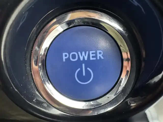 トヨタ プリウス ＰＨＶ S ナビパッケージ 愛知県 2020(令2)年 8.1万km シルバーM ５人乗り/純正11.6インチT-connectSDナビ　　/　　・BT/フルセグ/パノラミックビューモニター/トヨタセーフティセンス/　　・プリクラッシュセーフティ/　　・レーンディパーチャーアラート/　　・オートマチックハイビーム/　　・ロードサインアシスト/　　・先行車発進告知機能/　　・レーントレーシングアシスト/BSM/盗難防止機能/コーナーセンサー/LEDヘッドライト/純正ホイールキャップ/ビルトインETC/ステアリングリモコン/フルフラットシート/純正フロアマット/取扱説明書/スマートキー/スペアキー
