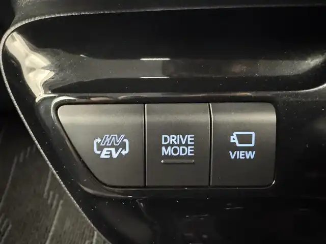トヨタ プリウス ＰＨＶ S ナビパッケージ 愛知県 2020(令2)年 8.1万km シルバーM ５人乗り/純正11.6インチT-connectSDナビ　　/　　・BT/フルセグ/パノラミックビューモニター/トヨタセーフティセンス/　　・プリクラッシュセーフティ/　　・レーンディパーチャーアラート/　　・オートマチックハイビーム/　　・ロードサインアシスト/　　・先行車発進告知機能/　　・レーントレーシングアシスト/BSM/盗難防止機能/コーナーセンサー/LEDヘッドライト/純正ホイールキャップ/ビルトインETC/ステアリングリモコン/フルフラットシート/純正フロアマット/取扱説明書/スマートキー/スペアキー