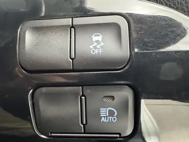トヨタ プリウス ＰＨＶ S ナビパッケージ 愛知県 2020(令2)年 8.1万km シルバーM ５人乗り/純正11.6インチT-connectSDナビ　　/　　・BT/フルセグ/パノラミックビューモニター/トヨタセーフティセンス/　　・プリクラッシュセーフティ/　　・レーンディパーチャーアラート/　　・オートマチックハイビーム/　　・ロードサインアシスト/　　・先行車発進告知機能/　　・レーントレーシングアシスト/BSM/盗難防止機能/コーナーセンサー/LEDヘッドライト/純正ホイールキャップ/ビルトインETC/ステアリングリモコン/フルフラットシート/純正フロアマット/取扱説明書/スマートキー/スペアキー