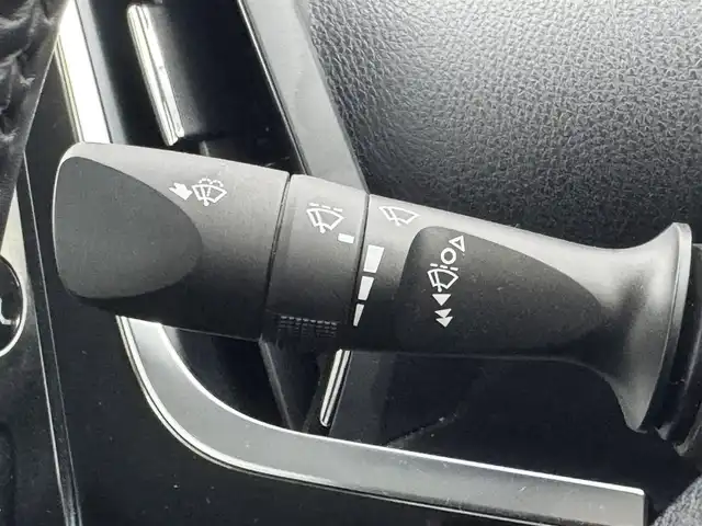 トヨタ プリウス ＰＨＶ S ナビパッケージ 愛知県 2020(令2)年 8.1万km シルバーM ５人乗り/純正11.6インチT-connectSDナビ　　/　　・BT/フルセグ/パノラミックビューモニター/トヨタセーフティセンス/　　・プリクラッシュセーフティ/　　・レーンディパーチャーアラート/　　・オートマチックハイビーム/　　・ロードサインアシスト/　　・先行車発進告知機能/　　・レーントレーシングアシスト/BSM/盗難防止機能/コーナーセンサー/LEDヘッドライト/純正ホイールキャップ/ビルトインETC/ステアリングリモコン/フルフラットシート/純正フロアマット/取扱説明書/スマートキー/スペアキー