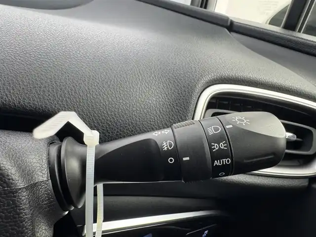 トヨタ プリウス ＰＨＶ S ナビパッケージ 愛知県 2020(令2)年 8.1万km シルバーM ５人乗り/純正11.6インチT-connectSDナビ　　/　　・BT/フルセグ/パノラミックビューモニター/トヨタセーフティセンス/　　・プリクラッシュセーフティ/　　・レーンディパーチャーアラート/　　・オートマチックハイビーム/　　・ロードサインアシスト/　　・先行車発進告知機能/　　・レーントレーシングアシスト/BSM/盗難防止機能/コーナーセンサー/LEDヘッドライト/純正ホイールキャップ/ビルトインETC/ステアリングリモコン/フルフラットシート/純正フロアマット/取扱説明書/スマートキー/スペアキー