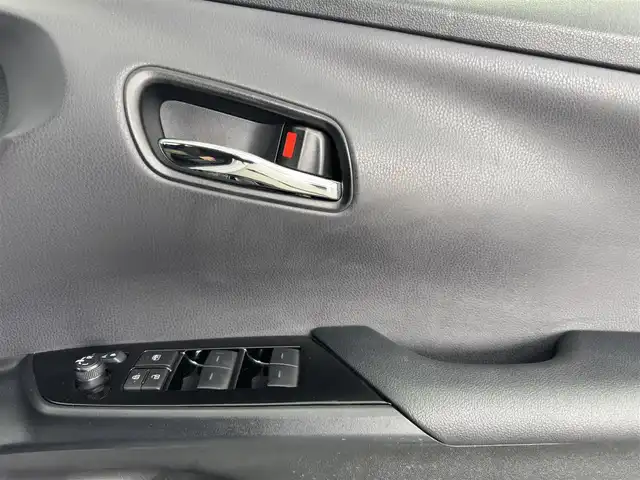 トヨタ プリウス ＰＨＶ S ナビパッケージ 愛知県 2020(令2)年 8.1万km シルバーM ５人乗り/純正11.6インチT-connectSDナビ　　/　　・BT/フルセグ/パノラミックビューモニター/トヨタセーフティセンス/　　・プリクラッシュセーフティ/　　・レーンディパーチャーアラート/　　・オートマチックハイビーム/　　・ロードサインアシスト/　　・先行車発進告知機能/　　・レーントレーシングアシスト/BSM/盗難防止機能/コーナーセンサー/LEDヘッドライト/純正ホイールキャップ/ビルトインETC/ステアリングリモコン/フルフラットシート/純正フロアマット/取扱説明書/スマートキー/スペアキー