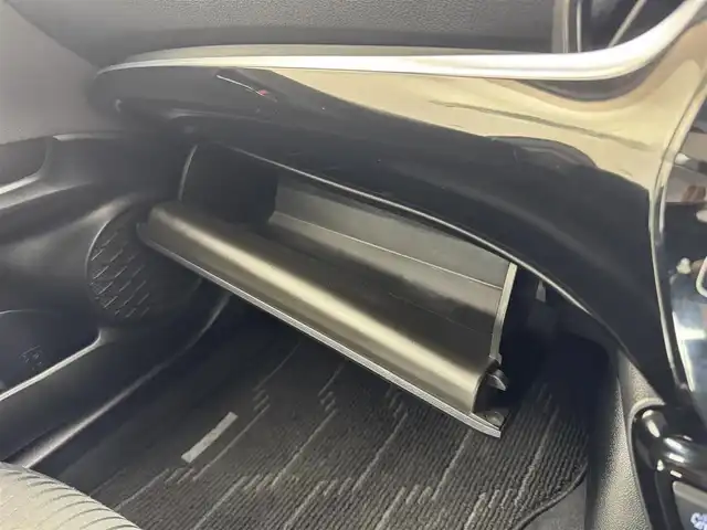 トヨタ プリウス ＰＨＶ S ナビパッケージ 愛知県 2020(令2)年 8.1万km シルバーM ５人乗り/純正11.6インチT-connectSDナビ　　/　　・BT/フルセグ/パノラミックビューモニター/トヨタセーフティセンス/　　・プリクラッシュセーフティ/　　・レーンディパーチャーアラート/　　・オートマチックハイビーム/　　・ロードサインアシスト/　　・先行車発進告知機能/　　・レーントレーシングアシスト/BSM/盗難防止機能/コーナーセンサー/LEDヘッドライト/純正ホイールキャップ/ビルトインETC/ステアリングリモコン/フルフラットシート/純正フロアマット/取扱説明書/スマートキー/スペアキー