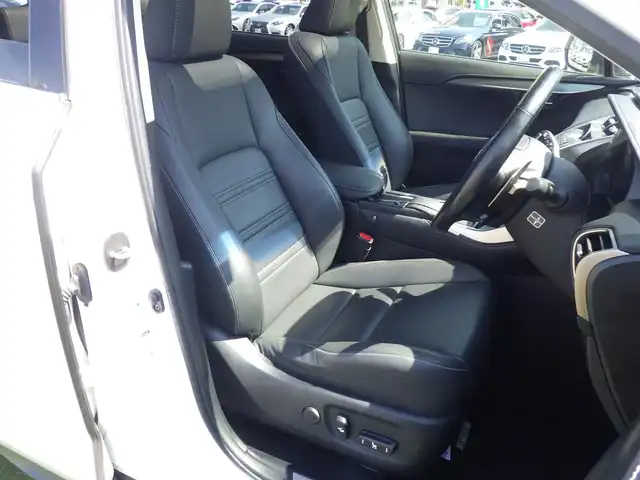 レクサス ＮＸ 200t Iパッケージ 千葉県 2017(平29)年 7万km ソニッククォーツ Lexus Safety System+/・プリクラッシュセーフティ/・レーンディパーチャーアラート/・オートハイビーム/・レーダークルーズコントロール/・ブラインドスポットモニター/ヘッドアップディスプレイ/パノラマルーフ/純正コネクティッドナビ/地デジTV/【DVD/CD再生機能　Bluetooth接続】/パノラミックビューモニター/ドライブレコーダー（前後撮影）/革巻きステアリング/ステアリングスイッチ/ステアリングヒーター/パドルシフト/前席パワーシート/シートヒーター/ETC/3眼LEDヘッドライト/フォグライト/ウインカーミラー/クリアランスソナー/純正17インチアルミホイル/サイド/カーテンエアバッグ/スマートキー