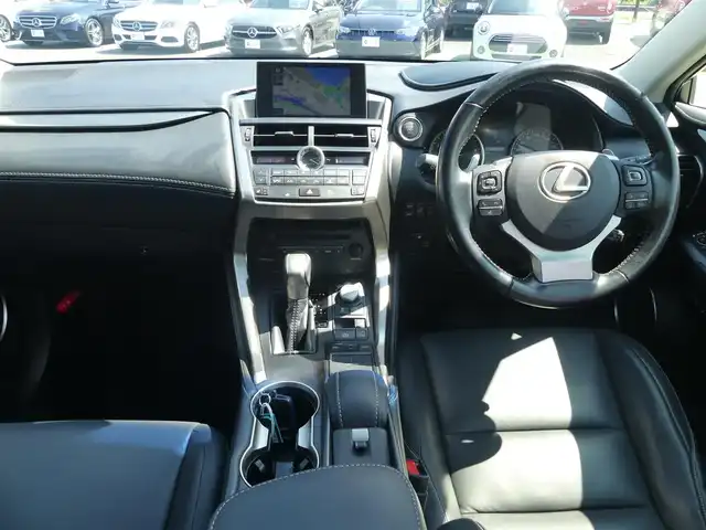 レクサス ＮＸ 200t Iパッケージ 千葉県 2017(平29)年 7万km ソニッククォーツ Lexus Safety System+/・プリクラッシュセーフティ/・レーンディパーチャーアラート/・オートハイビーム/・レーダークルーズコントロール/・ブラインドスポットモニター/ヘッドアップディスプレイ/パノラマルーフ/純正コネクティッドナビ/地デジTV/【DVD/CD再生機能　Bluetooth接続】/パノラミックビューモニター/ドライブレコーダー（前後撮影）/革巻きステアリング/ステアリングスイッチ/ステアリングヒーター/パドルシフト/前席パワーシート/シートヒーター/ETC/3眼LEDヘッドライト/フォグライト/ウインカーミラー/クリアランスソナー/純正17インチアルミホイル/サイド/カーテンエアバッグ/スマートキー