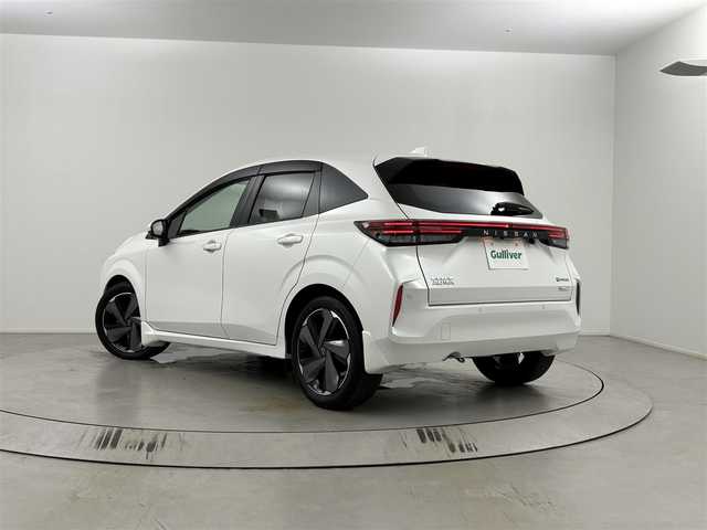 日産 オーラ G 埼玉県 2023(令5)年 0.9万km ブリリアントホワイトパール エマージェンシーブレーキ/純正9インチメモリナビ(型式：MM222D-l)/Bluetooth/フルセグ/アラウンドビューモニター/デジタルインナーミラー/ドライブレコーダー/フォグランプ/純正17インチAW/プッシュスタート/スマートキー