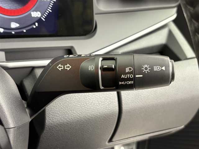 日産 オーラ G 埼玉県 2023(令5)年 0.9万km ブリリアントホワイトパール エマージェンシーブレーキ/純正9インチメモリナビ(型式：MM222D-l)/Bluetooth/フルセグ/アラウンドビューモニター/デジタルインナーミラー/ドライブレコーダー/フォグランプ/純正17インチAW/プッシュスタート/スマートキー