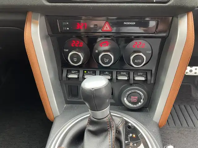 トヨタ ８６ GT リミテッド 愛知県 2020(令2)年 3.6万km マグネタイトグレーメタリック TRDエアロ/TRDマフラー/ワンオーナー/純正ディーラーナビ（AM/FM/CD/DVD/BT/フルセグTV/SD）/クルーズコントロール/ハーフレザーシート/シートヒーター（D/N席）/バックカメラ/ETC/純正17インチアルミホイール/マニュアル走行モード付AT/パドルシフト/LEDヘッドランプ/オートライト/純正フロアマット/取説/保証書/スペアキー