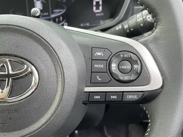 トヨタ ライズ Z 熊本県 2022(令4)年 5.4万km スムースグレーマイカメタリック ワンオーナー/衝突軽減ブレーキ/レーンキープアシスト/社外ナビ/（CD・DVD・フルセグTV・BTオーディオ・SD）/全方位カメラ/前後ドライブレコーダー/純正17インチAW/レーダークルーズ/前席シートヒーター/LEDヘッドライト/オートライト/フォグライト/前後コーナーセンサー/横滑り防止装置/ウィンカーミラー/純正フロアマット/純正ドアバイザー/新車保証書/取扱説明書/スマートスペアキー×1本