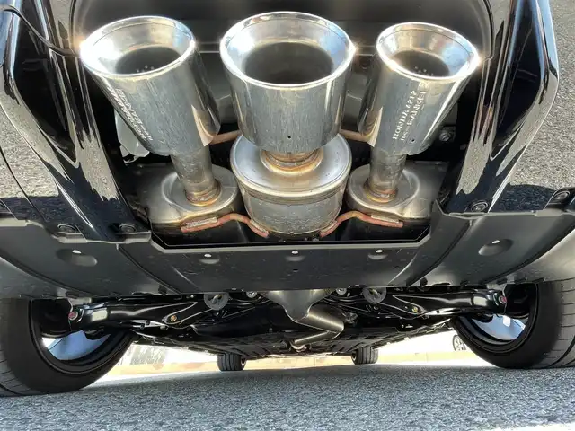 ホンダ シビック タイプR 滋賀県 2024(令6)年 0.1万km チャンピオンシップホワイト ガソリン/2WD(FF)/6速MT/ＴＹＰＥ　Ｒ専用エアロダイナミクス・カラードバンパー(フロント)/ＴＹＰＥ　Ｒ専用エアロダイナミクス・カラードバンパー（リア）/ＴＹＰＥ　Ｒ専用リアスポイラー/ＴＹＰＥ　Ｒ専用サスペンション/（フロント：デュアルアクシス・ストラット　リア：マルチリンク）/Ｂｒｅｍｂｏ社製フロントディスクブレーキ/デジタルインナーミラー(ドラレコ機能有SDカード無し)/9インチ純正ディスプレイオーディオ/(FM/AM/フルセグ/Bluetooth/USB)/バックカメラ/ETC/ＨｏｎｄａＳＥＮＳＩＮＧ/・プリクラッシュブレーキアシスト/・パーキングセンサーシステム	/・アダプティブクルーズコントロール/・レーンキープアシスト	/・ブラインドスポットインフォメーション/電動格納ミラー/電子パーキング/ブレーキボールド/ステアリングスイッチ/オートライト/LEDヘッドライト/フルオートエアコン/プッシュスタート/スマートキー/純正フロアマット