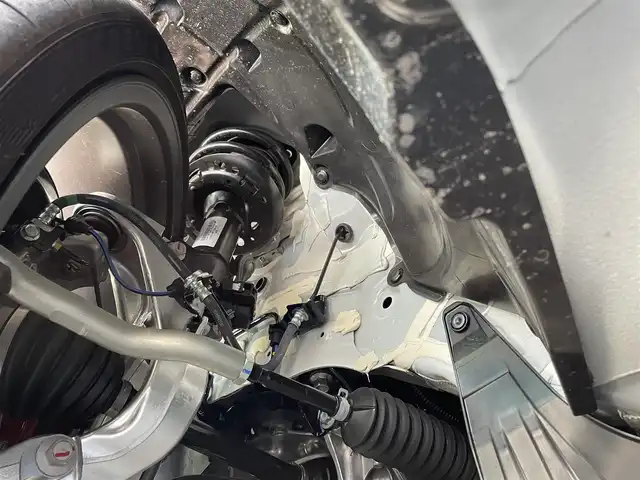ホンダ シビック タイプR 滋賀県 2024(令6)年 0.1万km チャンピオンシップホワイト ガソリン/2WD(FF)/6速MT/ＴＹＰＥ　Ｒ専用エアロダイナミクス・カラードバンパー(フロント)/ＴＹＰＥ　Ｒ専用エアロダイナミクス・カラードバンパー（リア）/ＴＹＰＥ　Ｒ専用リアスポイラー/ＴＹＰＥ　Ｒ専用サスペンション/（フロント：デュアルアクシス・ストラット　リア：マルチリンク）/Ｂｒｅｍｂｏ社製フロントディスクブレーキ/デジタルインナーミラー(ドラレコ機能有SDカード無し)/9インチ純正ディスプレイオーディオ/(FM/AM/フルセグ/Bluetooth/USB)/バックカメラ/ETC/ＨｏｎｄａＳＥＮＳＩＮＧ/・プリクラッシュブレーキアシスト/・パーキングセンサーシステム	/・アダプティブクルーズコントロール/・レーンキープアシスト	/・ブラインドスポットインフォメーション/電動格納ミラー/電子パーキング/ブレーキボールド/ステアリングスイッチ/オートライト/LEDヘッドライト/フルオートエアコン/プッシュスタート/スマートキー/純正フロアマット