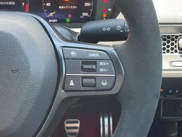 ホンダ シビック タイプR 滋賀県 2024(令6)年 0.1万km チャンピオンシップホワイト ガソリン/2WD(FF)/6速MT/ＴＹＰＥ　Ｒ専用エアロダイナミクス・カラードバンパー(フロント)/ＴＹＰＥ　Ｒ専用エアロダイナミクス・カラードバンパー（リア）/ＴＹＰＥ　Ｒ専用リアスポイラー/ＴＹＰＥ　Ｒ専用サスペンション/（フロント：デュアルアクシス・ストラット　リア：マルチリンク）/Ｂｒｅｍｂｏ社製フロントディスクブレーキ/デジタルインナーミラー(ドラレコ機能有SDカード無し)/9インチ純正ディスプレイオーディオ/(FM/AM/フルセグ/Bluetooth/USB)/バックカメラ/ETC/ＨｏｎｄａＳＥＮＳＩＮＧ/・プリクラッシュブレーキアシスト/・パーキングセンサーシステム	/・アダプティブクルーズコントロール/・レーンキープアシスト	/・ブラインドスポットインフォメーション/電動格納ミラー/電子パーキング/ブレーキボールド/ステアリングスイッチ/オートライト/LEDヘッドライト/フルオートエアコン/プッシュスタート/スマートキー/純正フロアマット