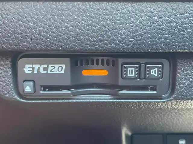 ホンダ シビック タイプR 滋賀県 2024(令6)年 0.1万km チャンピオンシップホワイト ガソリン/2WD(FF)/6速MT/ＴＹＰＥ　Ｒ専用エアロダイナミクス・カラードバンパー(フロント)/ＴＹＰＥ　Ｒ専用エアロダイナミクス・カラードバンパー（リア）/ＴＹＰＥ　Ｒ専用リアスポイラー/ＴＹＰＥ　Ｒ専用サスペンション/（フロント：デュアルアクシス・ストラット　リア：マルチリンク）/Ｂｒｅｍｂｏ社製フロントディスクブレーキ/デジタルインナーミラー(ドラレコ機能有SDカード無し)/9インチ純正ディスプレイオーディオ/(FM/AM/フルセグ/Bluetooth/USB)/バックカメラ/ETC/ＨｏｎｄａＳＥＮＳＩＮＧ/・プリクラッシュブレーキアシスト/・パーキングセンサーシステム	/・アダプティブクルーズコントロール/・レーンキープアシスト	/・ブラインドスポットインフォメーション/電動格納ミラー/電子パーキング/ブレーキボールド/ステアリングスイッチ/オートライト/LEDヘッドライト/フルオートエアコン/プッシュスタート/スマートキー/純正フロアマット