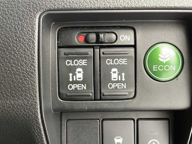 ホンダ オデッセイ G エアロパッケージ 茨城県 2015(平27)年 8.6万km クリスタルブラックパール 純正ナビ　フルセグＴＶ　バックモニター　両側電動スライドドア　クルコン　スマートキー　ＥＴＣ　オートライト　横滑り防止装置　プッシュスタート　エアロ　純正１７インチアルミホイール　純正フロアマット