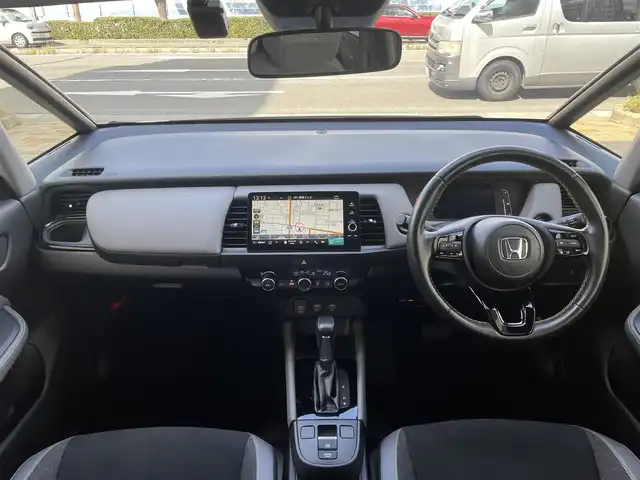 ホンダ フィット e:HEV RS 兵庫県 2022(令4)年 1.1万km プラチナホワイトパール ・ワンオーナー/・無限エアロ//フロントアンダー/サイド/リヤアンダースポイラー/・無限フロントグリルガーニッシュ/・無限カーボンテールゲートガーニッシュ/・無限17インチAW/・HONDA CONNECTナビ/・地デジ/BT/USB/Apple Car Play/Android Auto/・バックカメラ/・ステアリングリモコン/・パドルシフト/・ビルトインETC/・デイタイムランニングライト/・ドライブレコーダー（前方）/・アダプティブクルーズコントロール/・CMBS警告/・先行車発進お知らせ/・路外逸脱抑制制御/・レーンキープアシストシステム/・標識認識機能/・リヤパーキングセンサー/・コーナーセンサー/・オートハイビーム/・R5/6ディーラー点検記録簿