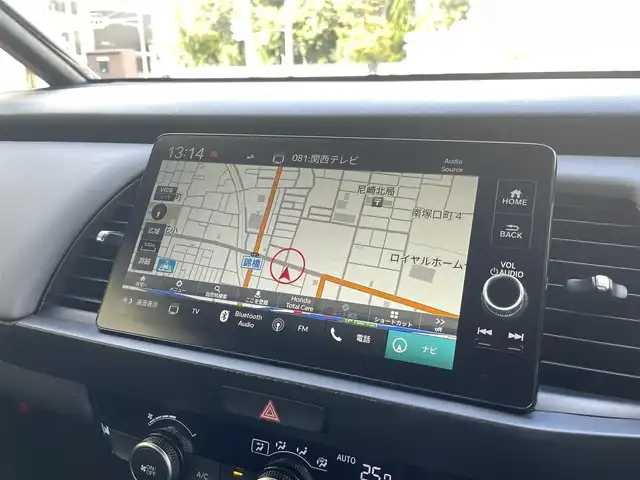 ホンダ フィット e:HEV RS 兵庫県 2022(令4)年 1.1万km プラチナホワイトパール ・ワンオーナー/・無限エアロ//フロントアンダー/サイド/リヤアンダースポイラー/・無限フロントグリルガーニッシュ/・無限カーボンテールゲートガーニッシュ/・無限17インチAW/・HONDA CONNECTナビ/・地デジ/BT/USB/Apple Car Play/Android Auto/・バックカメラ/・ステアリングリモコン/・パドルシフト/・ビルトインETC/・デイタイムランニングライト/・ドライブレコーダー（前方）/・アダプティブクルーズコントロール/・CMBS警告/・先行車発進お知らせ/・路外逸脱抑制制御/・レーンキープアシストシステム/・標識認識機能/・リヤパーキングセンサー/・コーナーセンサー/・オートハイビーム/・R5/6ディーラー点検記録簿