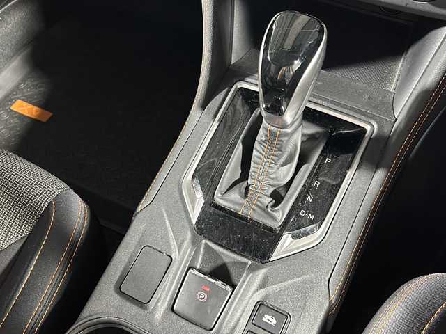 スバル インプレッサ ＸＶ 2．0i－L アイサイト 沖縄県 2017(平29)年 8.1万km ダークグレーメタリック 禁煙車　/アイサイト/純８インチナビ/ＣＤ／ＤＶＤ／Ｂｌｕｅｔｏｏｔｈ／フルセグＴＶ/レーダークルーズコントロール/ブラインドスポットモニター/純正フロアマット/革巻きステアリング/ＬＥＤヘッドライト/ドアバイザー/ナノイーエアコン/くリアランスソナー