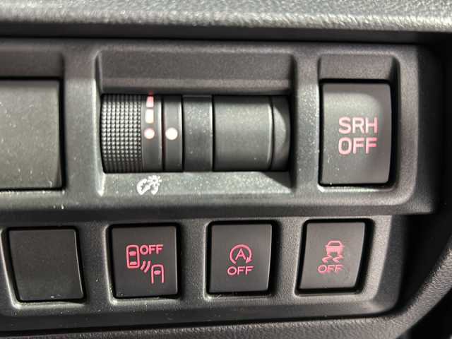 スバル インプレッサ ＸＶ 2．0i－L アイサイト 沖縄県 2017(平29)年 8.1万km ダークグレーメタリック 禁煙車　/アイサイト/純８インチナビ/ＣＤ／ＤＶＤ／Ｂｌｕｅｔｏｏｔｈ／フルセグＴＶ/レーダークルーズコントロール/ブラインドスポットモニター/純正フロアマット/革巻きステアリング/ＬＥＤヘッドライト/ドアバイザー/ナノイーエアコン/くリアランスソナー