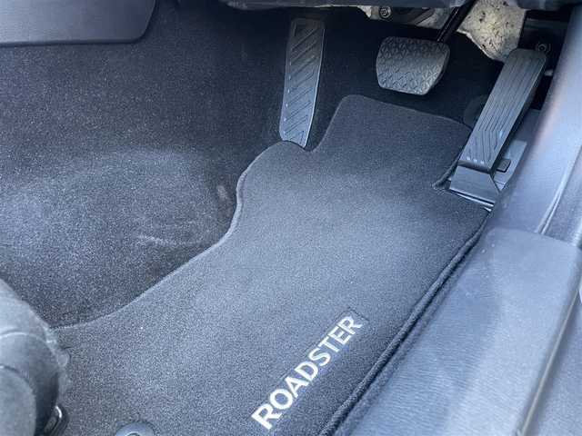 マツダ ロードスター S スペシャルパッケージ 大阪府 2024(令6)年 1.1万km マシーングレープレミアムM ワンオーナー/BT/USB/AppleCarPlay/AndroidAuto/バックカメラ/レーンキープアシスト/ブラインドスポットモニター/コーナーセンサー/パドルシフト/LEDヘッドライト/フロントフォグ/オートハイビーム/純正フロアマット/純正16インチAW/ドリンクホルダー×２/USBポート×２/スペアキー/ETC