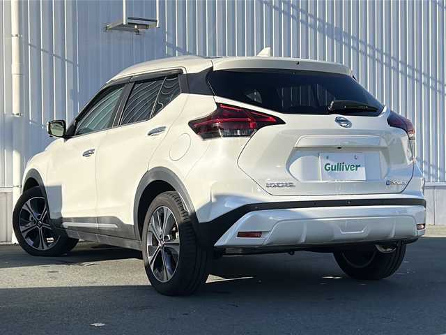 日産 キックス X ツートーンインテリアED 三重県 2020(令2)年 4.6万km ブリリアントホワイトパール 純正ナビ　/全周囲カメラ　/プロパイロット　/純正デジタルインナーミラー　/ナビ連動純正ドライブレコーダー　/ビルトインＥＴＣ　/前後コーナーセンサー/レーダークルーズコントロール/レーンキープアシスト/ステアリングヒーター　/シートヒーター　/電子パーキング　/ＬＥＤヘッドライト　/オートライト/禁煙車