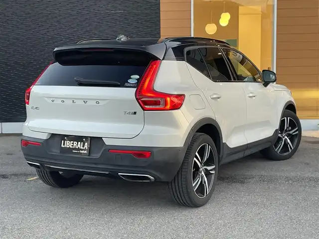 ボルボ ＸＣ４０ T4 AWD Rデザイン 栃木県 2020(令2)年 4.5万km 白Ⅱ インテリセーフ/ハーフレザー/パワーシート/シートヒーター/ヒートステアリング/ACC/レーンキープ/ブラインドスポット/ワイヤレスチャージ/ナビ/フルセグTV/全方位カメラ/ETC/パワーバックドア/クリアランスソナー/クロストラフィックアラート/LEDヘッドライト/オートライト