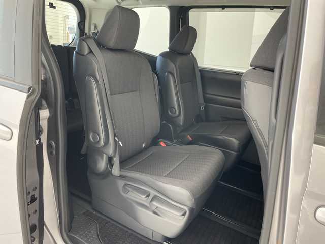 トヨタ ノア G 愛知県 2023(令5)年 1.3万km メタルストリームM 純正ディズプレイオーディオナビ/両側パワースライドドア/レーダークルーズコントロール/バックカメラ/サイドカメラ/コーナーセンサー/純正アルミホイール/ETC2.0/LEDヘッドライト/オートマチックハイビーム/ドライブレコーダー/衝突軽減システム/フルセグ/Bluetooth/ステアリングスイッチ/スマートキー/プッシュスタート