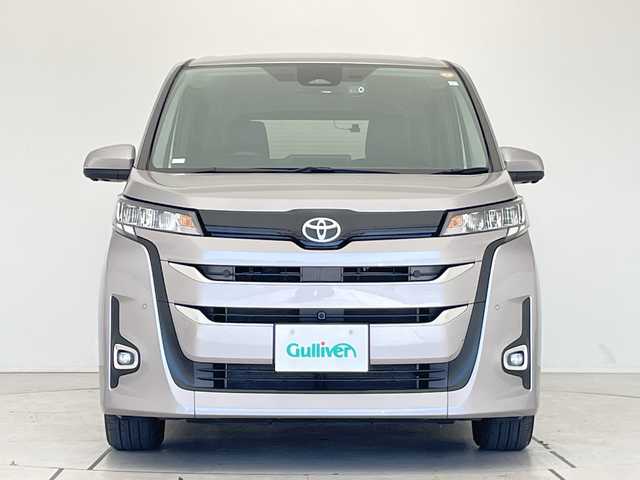 トヨタ ノア G 愛知県 2023(令5)年 1.3万km メタルストリームM 純正ディズプレイオーディオナビ/両側パワースライドドア/レーダークルーズコントロール/バックカメラ/サイドカメラ/コーナーセンサー/純正アルミホイール/ETC2.0/LEDヘッドライト/オートマチックハイビーム/ドライブレコーダー/衝突軽減システム/フルセグ/Bluetooth/ステアリングスイッチ/スマートキー/プッシュスタート