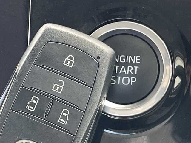 トヨタ ノア G 愛知県 2023(令5)年 1.3万km メタルストリームM 純正ディズプレイオーディオナビ/両側パワースライドドア/レーダークルーズコントロール/バックカメラ/サイドカメラ/コーナーセンサー/純正アルミホイール/ETC2.0/LEDヘッドライト/オートマチックハイビーム/ドライブレコーダー/衝突軽減システム/フルセグ/Bluetooth/ステアリングスイッチ/スマートキー/プッシュスタート