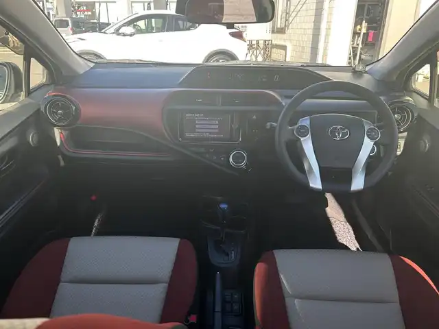 トヨタ アクア S 群馬県 2015(平27)年 11.4万km ライムホワイトパールクリスタルシャイン ワンオーナー/純正メモリナビ(NSZT-W62G)/フルセグTV/CD/DVD/Bluetooth/バックカメラ/ビルトインETC/社外ドライブレコーダー/前席シートヒーター/スマートキー/プッシュスタート/クリアランスソナー/社外15インチAW/Wエアバック/ABS/保証書/取扱説明書