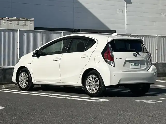 トヨタ アクア S 群馬県 2015(平27)年 11.4万km ライムホワイトパールクリスタルシャイン ワンオーナー/純正メモリナビ(NSZT-W62G)/フルセグTV/CD/DVD/Bluetooth/バックカメラ/ビルトインETC/社外ドライブレコーダー/前席シートヒーター/スマートキー/プッシュスタート/クリアランスソナー/社外15インチAW/Wエアバック/ABS/保証書/取扱説明書