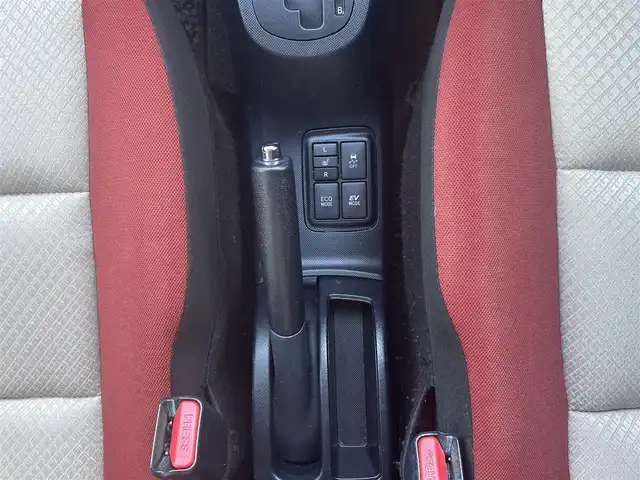 トヨタ アクア S 群馬県 2015(平27)年 11.4万km ライムホワイトパールクリスタルシャイン ワンオーナー/純正メモリナビ(NSZT-W62G)/フルセグTV/CD/DVD/Bluetooth/バックカメラ/ビルトインETC/社外ドライブレコーダー/前席シートヒーター/スマートキー/プッシュスタート/クリアランスソナー/社外15インチAW/Wエアバック/ABS/保証書/取扱説明書