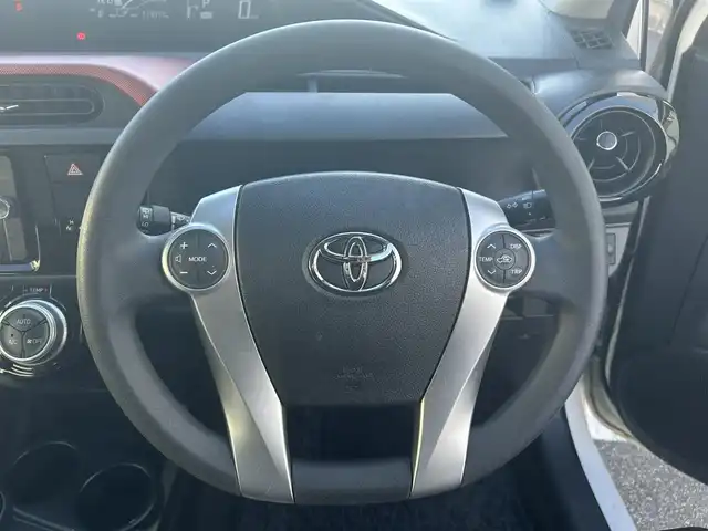 トヨタ アクア S 群馬県 2015(平27)年 11.4万km ライムホワイトパールクリスタルシャイン ワンオーナー/純正メモリナビ(NSZT-W62G)/フルセグTV/CD/DVD/Bluetooth/バックカメラ/ビルトインETC/社外ドライブレコーダー/前席シートヒーター/スマートキー/プッシュスタート/クリアランスソナー/社外15インチAW/Wエアバック/ABS/保証書/取扱説明書