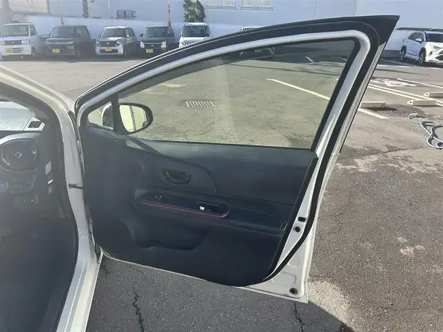 トヨタ アクア S 群馬県 2015(平27)年 11.4万km ライムホワイトパールクリスタルシャイン ワンオーナー/純正メモリナビ(NSZT-W62G)/フルセグTV/CD/DVD/Bluetooth/バックカメラ/ビルトインETC/社外ドライブレコーダー/前席シートヒーター/スマートキー/プッシュスタート/クリアランスソナー/社外15インチAW/Wエアバック/ABS/保証書/取扱説明書