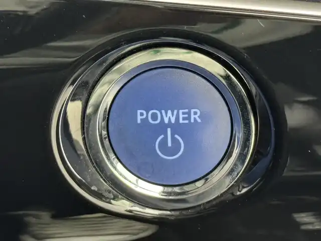 トヨタ プリウス S 福岡県 2016(平28)年 5.2万km アティチュードブラックマイカ 純正９型ナビ（ＢＴ，フルセグＴＶ）　/バックカメラ　/レーダークルーズコントロール　/衝突軽減ブレーキ　/レーンキープ　/オートマチックハイビーム　/ステアリングリモコン　/ＬＥＤヘッドライト　