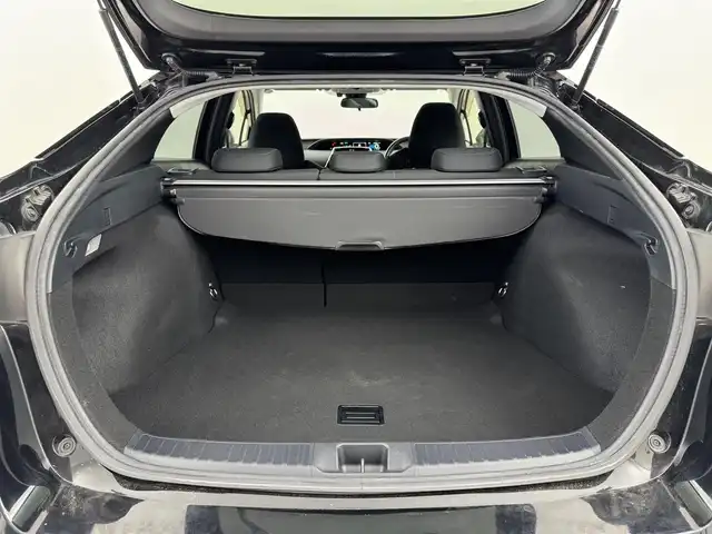トヨタ プリウス S 福岡県 2016(平28)年 5.2万km アティチュードブラックマイカ 純正９型ナビ（ＢＴ，フルセグＴＶ）　/バックカメラ　/レーダークルーズコントロール　/衝突軽減ブレーキ　/レーンキープ　/オートマチックハイビーム　/ステアリングリモコン　/ＬＥＤヘッドライト　