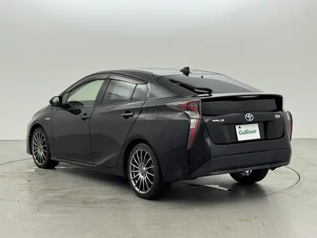 トヨタ プリウス S 福岡県 2016(平28)年 5.2万km アティチュードブラックマイカ 純正９型ナビ（ＢＴ，フルセグＴＶ）　/バックカメラ　/レーダークルーズコントロール　/衝突軽減ブレーキ　/レーンキープ　/オートマチックハイビーム　/ステアリングリモコン　/ＬＥＤヘッドライト　