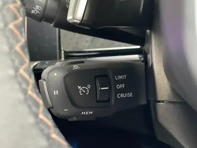 プジョー ５０８ SW GTライン プレミアムレザーED 大阪府 2021(令3)年 1.5万km ネイクルホワイト 純正メモリナビ（iPod/USB)/バックカメラ（サイドカメラ）/アクティブセーフティブレーキ/プッシュスタート/純正19インチアルミホイール/FOCALサウンド/レーンアシスト/・レーンポジショニングアシスト/・レーンキープアシスト/パワーバックドア/レーダークルーズコントロール/LEDヘッドランプ/レザーシート/前席シートヒーター/ETC/新車保証書/取扱説明書/ワンオーナー/スマートキー