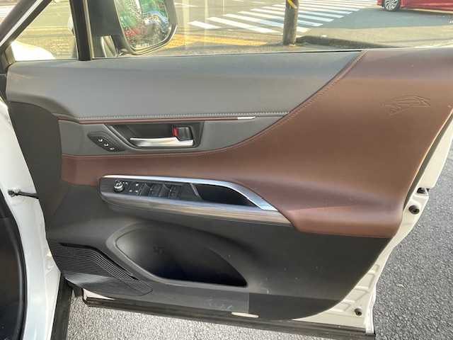 トヨタ ハリアー Z レザーパッケージ 神奈川県 2024(令6)年 0.7万km プラチナホワイトパールマイカ ・12.3インチ純正ナビ/・JBLプレミアムサウンドシステム/・ドライブレコーダー/・ETC/・レーダークルーズコントロール/・衝突軽減システム/・レーンキープアシスト/・全方位カメラ/・純正１９インチAW/・フルセグ/・シートヒーター/・エアシート/・LEDヘッドライト/・オートマチックハイビーム/・スマートキー/・コーナーセンサー