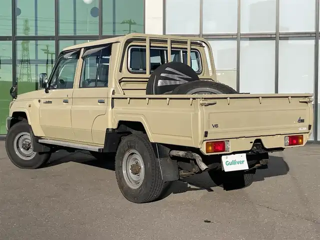 トヨタ ランドクルーザー 道南・函館 2015(平27)年 8.9万km ベージュ /社外ディスプレイオーディオ/(FH-9200DVD)//McIntosh製MPM4000/パワーアウトプットメーター//夏冬タイヤ//バックカメラ//ETC//リアヒーター//ピックアップトラック荷台シート//純正フロアマット