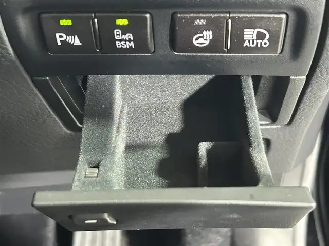 レクサス ＬＳ 600h バージョンL 佐賀県 2015(平27)年 6.9万km ブラック 純正ナビ/Bluetooth/フルセグTV/Blu-ray/DVD/CD/FM/AM/SD/USB/サンルーフ/プレミアムサウンドシステム/バックカメラ/ビルトインETC/全席パワーシート【メモリー機能付き】/全席シートヒーター・ベンチレーション/ハンドルヒーター/パワーバックドア/ブラインドスポットモニター/前後コーナーセンサー/オートハイビーム/レーダークルーズコントロール/レーンキープアシスト/純正フロアマット/純正18インチアルミホイール