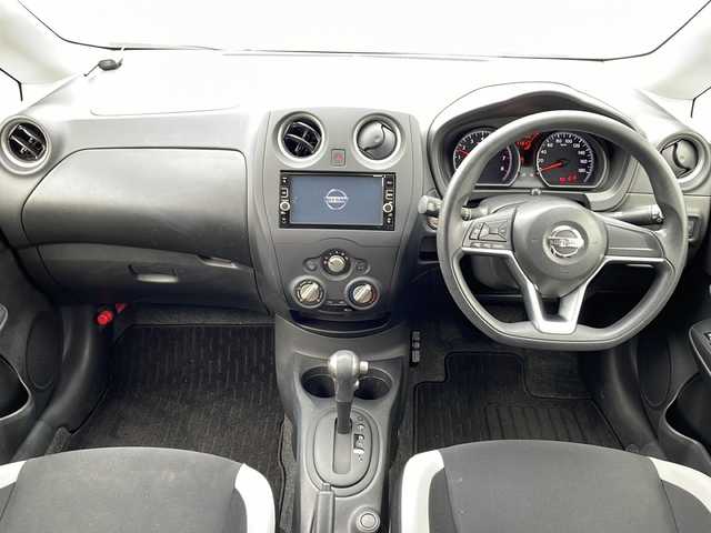日産 ノート X FOUR 岩手県 2017(平29)年 6.4万km ブリリアントホワイトパール 純正メモリナビ/AM/FM/CD/DVD/Bluetooth/フルセグTV/バックカメラ/ETC/ドライブレコーダー/衝突被害軽減ブレーキ/レーンキープアシスト/横滑り防止装置/オートライト/スマートキー/プッシュスタート/電動格納ミラー/純正フロアマット/純正ドアバイザー