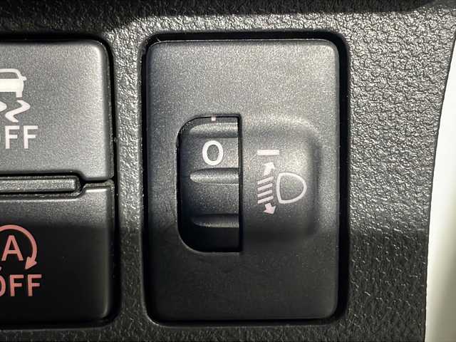 ダイハツ キャスト アクティバ G SAⅢ 沖縄県 2018(平30)年 8.7万km パールホワイトⅢ 県外仕入れ/禁煙車/全方位カメラ/純正ナビ/・ＣＤ／ＤＶＤ／Ｂｌｕｅｔｏｏｔｈ／フルセグＴＶ/ドライブレコーダー前方/ＥＴＣ/ベンチシート/ＡＢＳ/横滑り防止装置/衝突被害軽減システム/オートマチックハイビーム/純正ドアバイザー/オートライト/ステアリングスイッチ/ヘッドライトレベライザー/純正ドアバイザー/電動格納ミラー