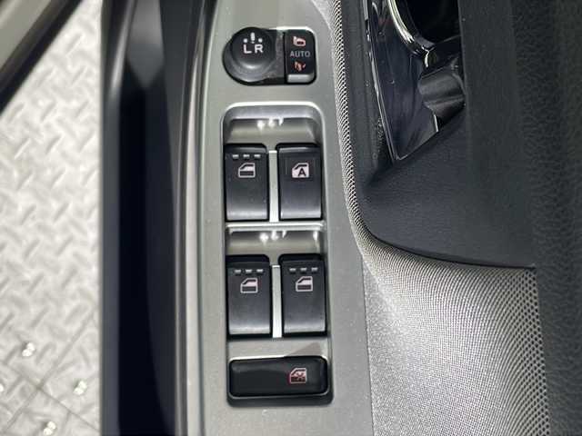 ダイハツ キャスト アクティバ G SAⅢ 沖縄県 2018(平30)年 8.7万km パールホワイトⅢ 県外仕入れ/禁煙車/全方位カメラ/純正ナビ/・ＣＤ／ＤＶＤ／Ｂｌｕｅｔｏｏｔｈ／フルセグＴＶ/ドライブレコーダー前方/ＥＴＣ/ベンチシート/ＡＢＳ/横滑り防止装置/衝突被害軽減システム/オートマチックハイビーム/純正ドアバイザー/オートライト/ステアリングスイッチ/ヘッドライトレベライザー/純正ドアバイザー/電動格納ミラー