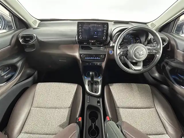 トヨタ ヤリスクロス ハイブリッド Z 佐賀県 2020(令2)年 3.1万km ブラックマイカ/ホワイトパールクリスタルシャイン 2トーン 純正8インチディスプレイオーディオ/ヘッドアップディスプレイ/衝突被害軽減システム/全方位バックカメラ/ブラインドスポットモニター/レーダークルーズコントロール/パーキングサポートブレーキ/レーンアシスト/クリアランスソナー/ロードサインアシスト/オートマチックハイビーム/オートライト/ビルトインETC/運転席・助手席シートヒーター/運転席パワーシート/ハーフレザー/パワーバックドア/LEDヘッドライト/純正18インチアルミホイール/フォグライト/スペアキー×1/禁煙車