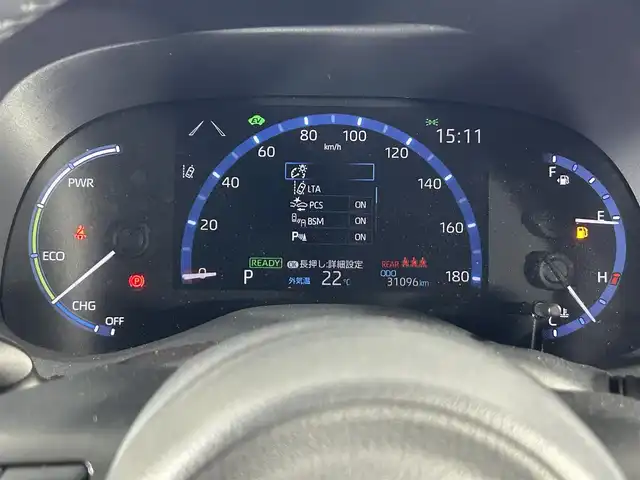 トヨタ ヤリスクロス ハイブリッド Z 佐賀県 2020(令2)年 3.1万km ブラックマイカ/ホワイトパールクリスタルシャイン 2トーン 純正8インチディスプレイオーディオ/ヘッドアップディスプレイ/衝突被害軽減システム/全方位バックカメラ/ブラインドスポットモニター/レーダークルーズコントロール/パーキングサポートブレーキ/レーンアシスト/クリアランスソナー/ロードサインアシスト/オートマチックハイビーム/オートライト/ビルトインETC/運転席・助手席シートヒーター/運転席パワーシート/ハーフレザー/パワーバックドア/LEDヘッドライト/純正18インチアルミホイール/フォグライト/スペアキー×1/禁煙車