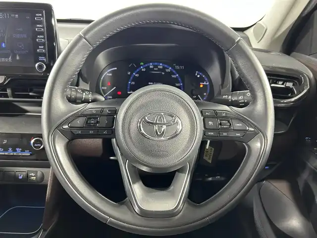 トヨタ ヤリスクロス ハイブリッド Z 佐賀県 2020(令2)年 3.1万km ブラックマイカ/ホワイトパールクリスタルシャイン 2トーン 純正8インチディスプレイオーディオ/ヘッドアップディスプレイ/衝突被害軽減システム/全方位バックカメラ/ブラインドスポットモニター/レーダークルーズコントロール/パーキングサポートブレーキ/レーンアシスト/クリアランスソナー/ロードサインアシスト/オートマチックハイビーム/オートライト/ビルトインETC/運転席・助手席シートヒーター/運転席パワーシート/ハーフレザー/パワーバックドア/LEDヘッドライト/純正18インチアルミホイール/フォグライト/スペアキー×1/禁煙車