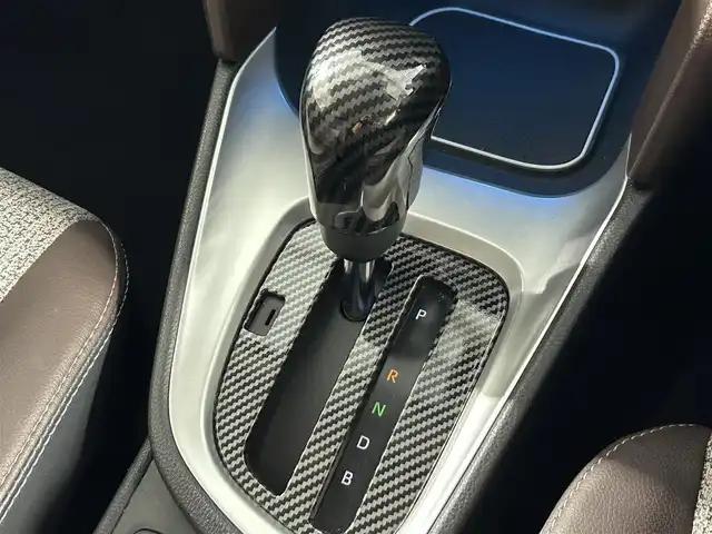 トヨタ ヤリスクロス ハイブリッド Z 佐賀県 2020(令2)年 3.1万km ブラックマイカ/ホワイトパールクリスタルシャイン 2トーン 純正8インチディスプレイオーディオ/ヘッドアップディスプレイ/衝突被害軽減システム/全方位バックカメラ/ブラインドスポットモニター/レーダークルーズコントロール/パーキングサポートブレーキ/レーンアシスト/クリアランスソナー/ロードサインアシスト/オートマチックハイビーム/オートライト/ビルトインETC/運転席・助手席シートヒーター/運転席パワーシート/ハーフレザー/パワーバックドア/LEDヘッドライト/純正18インチアルミホイール/フォグライト/スペアキー×1/禁煙車