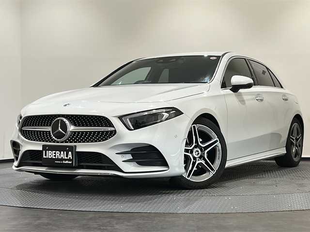 メルセデス・ベンツ Ａ２００ｄ AMGライン 新潟県 2020(令2)年 4万km デジタルホワイト オプション/レーダーセーフティーパッケージ/・アクティブディスタンス・ディストロニック（自動再発進機能付き/・アクティブブレーキ（歩行者・飛び出し検知機能付き）/・アクティブブラインドスポットアシスト/・アクティブレーンキーピングアシスト/・アクティブステアリングアシスト/ナビゲーションパッケージ/AMGスタイリングパッケージ/・DINAMICAシート/・18インチAMG5ツインスポークアルミホイール/・マルチビームLEDヘッドライト/・アダプティブハイビームアシスト・プラス/アイドリングストップ/シートヒーター/アダプティブクルーズコントロール/バックカメラ/前後ドライブレコーダー/フルセグＴＶ/Bluetooth/パワーシート/USB×2/フロアマット/ETC/取扱説明書/保証書/スペアキー
